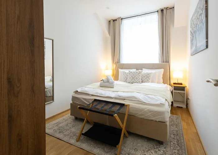 High-end 3 Bedroom L Free Parking L Ac In Every L Sleeps 11 *