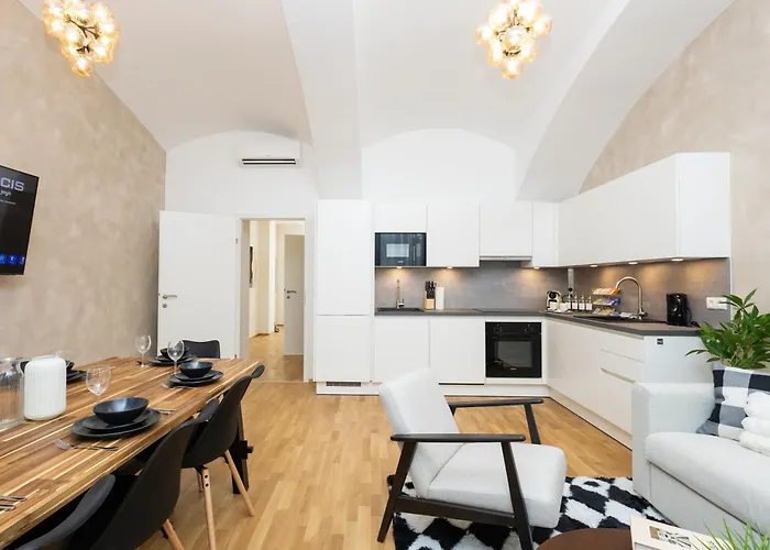 شقة High-end 3 Bedroom L Free Parking L Ac In Every L Sleeps 11 فيينا