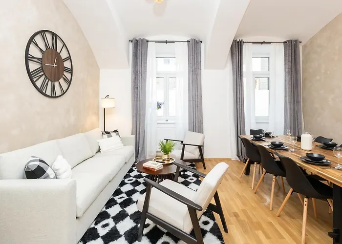 High-end 3 Bedroom L Free Parking L Ac In Every L Sleeps 11 *