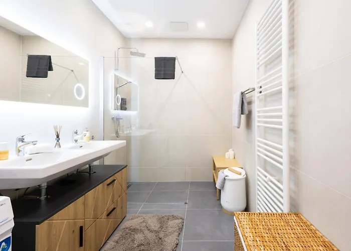 High-end 3 Bedroom L Free Parking L Ac In Every L Sleeps 11 *