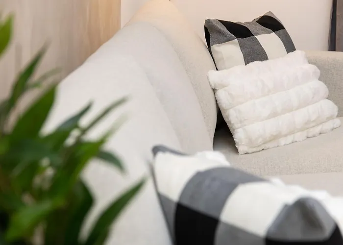 High-end 3 Bedroom L Free Parking L Ac In Every L Sleeps 11 Apartamento